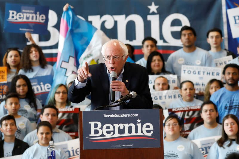 El candidato presidencial demócrata, el senador Bernie Sanders, habla durante un acto de campaña en Las Vegas, Nevada, EEUU, el 15 de febrero de 2020