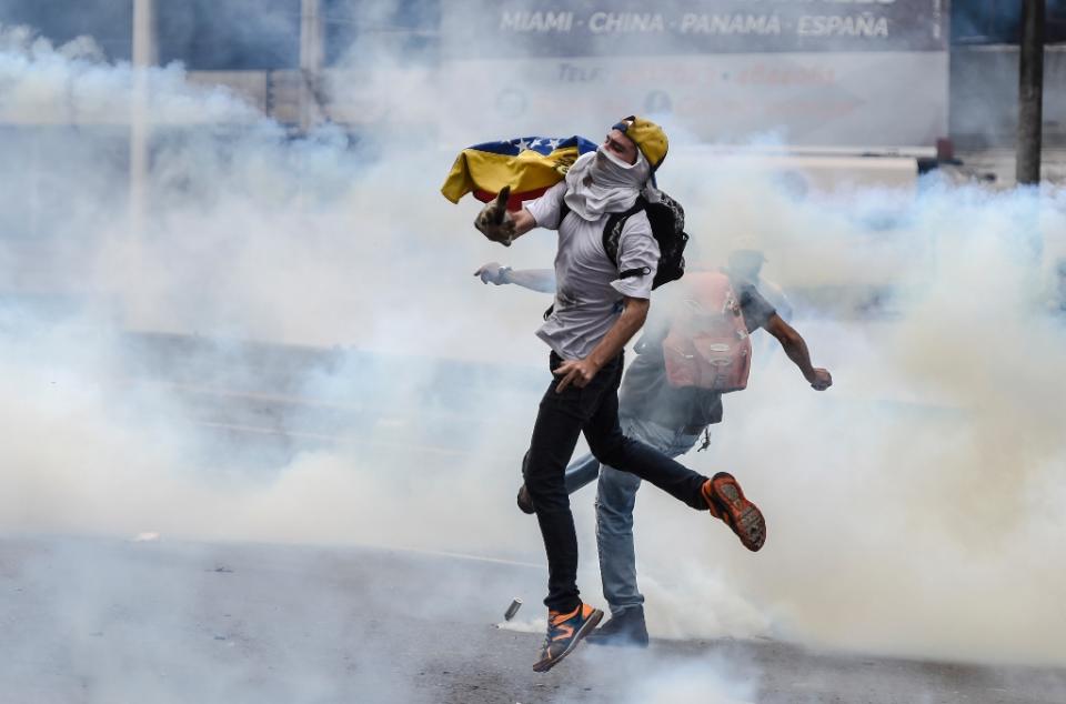 <p>La ola de protestas ha reavivado los temores de una explosión mayor a la ocurrida en 2014, donde murieron 43 personas. Foto Juan Barreto / AFP</p>