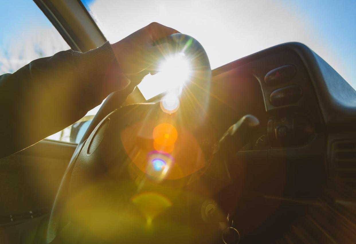 <a href="https://www.shutterstock.com/es/image-photo/afternoon-sun-glare-filled-car-interior-588204428" rel="nofollow noopener" target="_blank" data-ylk="slk:Alexandr Grant/Shutterstock;elm:context_link;itc:0;sec:content-canvas" class="link ">Alexandr Grant/Shutterstock</a>