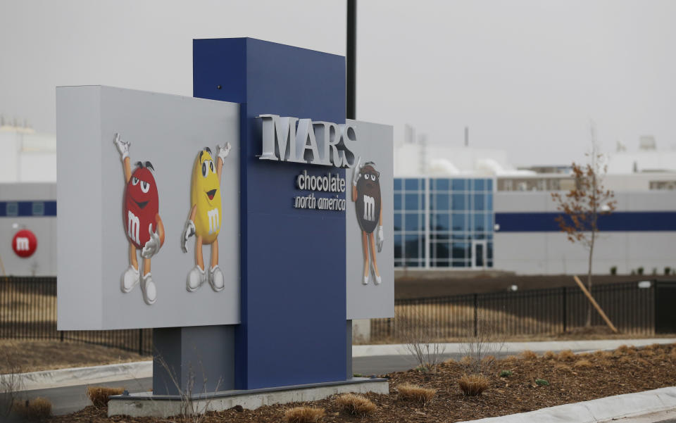 This Wednesday, March 26, 2014 photograph shows the entrance of the new Mars Inc. production facility near Topeka, Kan. It's the company's first new North American production facility in 35 years. (AP Photo/Orlin Wagner)