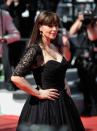 <p>Robe noire en dentelle Dolce&Gabbana et escarpins Louboutin pour la première de “The Wonders”. Tout simplement envoûtante.(Photo : Gettyimages) </p>