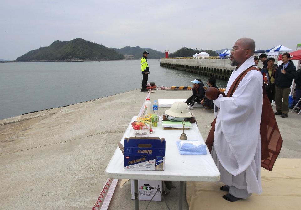 In this April 26, 2014 photo, Buddhist monk, Bul Il offers prayers to wish for the safe return of passengers of the sunken ferry Sewol in Jindo, South Korea. Bul Il came from the southeastern port city of Busan to help the families of the more than 100 still missing in the sunken South Korean ferry. (AP Photo/Ahn Young-joon)