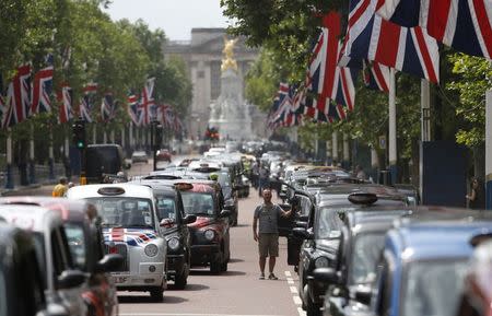 Taxis block the Mall in central London June 11, 2014. REUTERS/Luke MacGregor