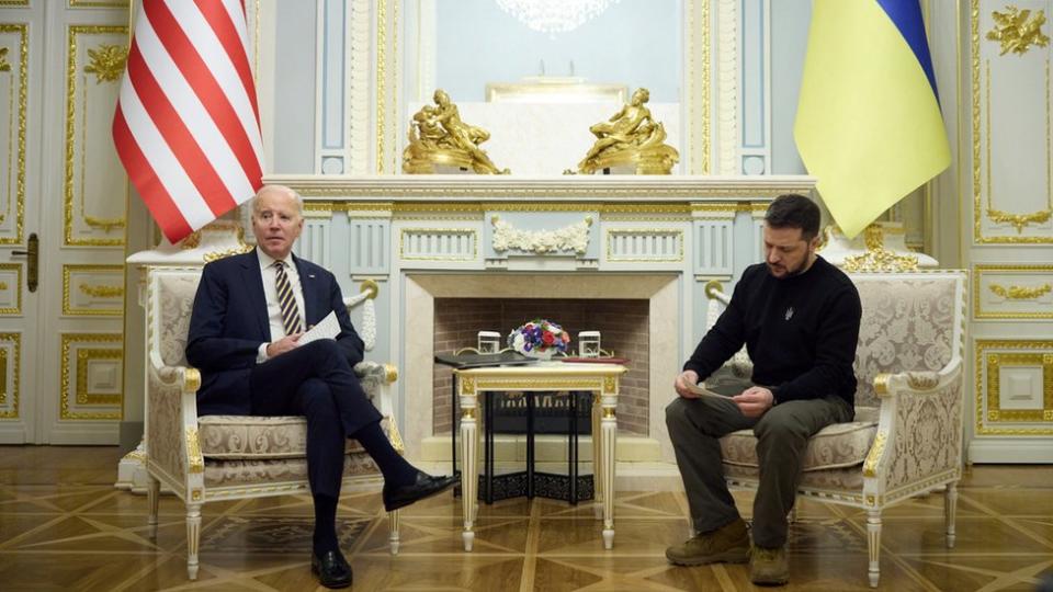 Biden y Zelensky