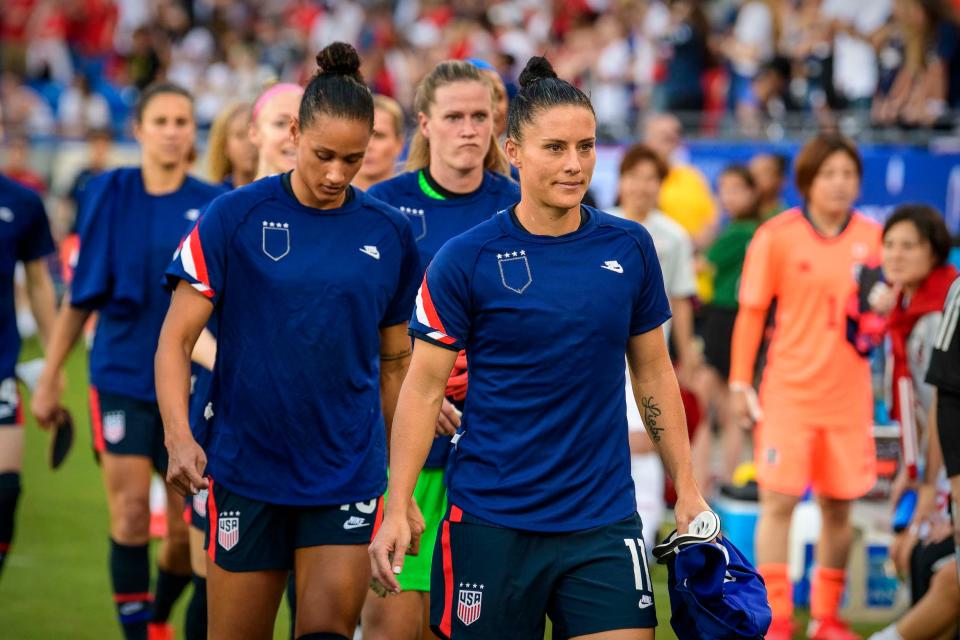 Ali Krieger joins USWNT teammates in wearing their shirts inside-out to hide the crest in protest of US Soccer.