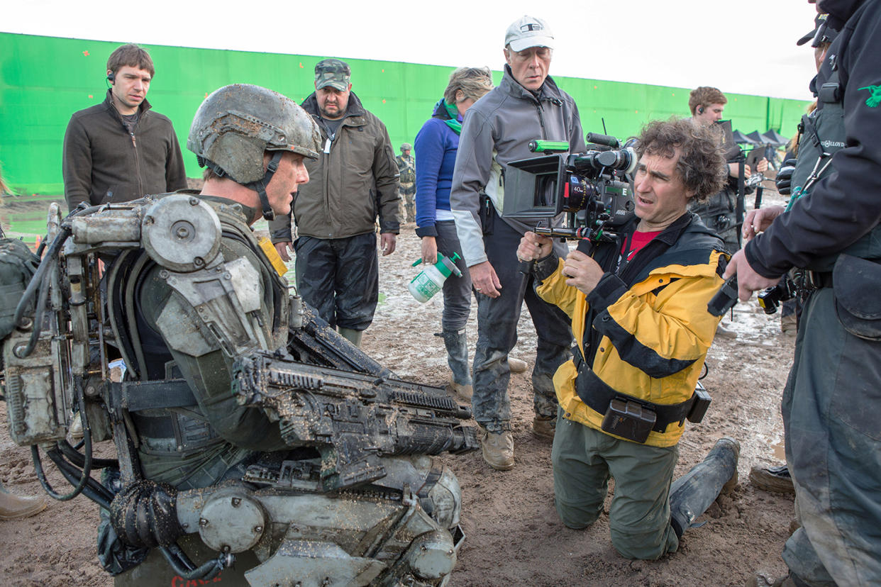 Doug Liman and Tom Cruise on the set of <em>Edge of Tomorrow.</em> (Photo: Everett Collection)