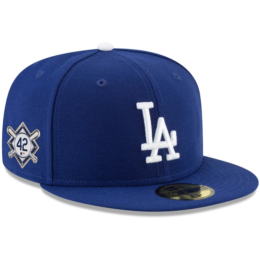 Gorra azul de los LA Dodgers con parche 42 en el lateral.