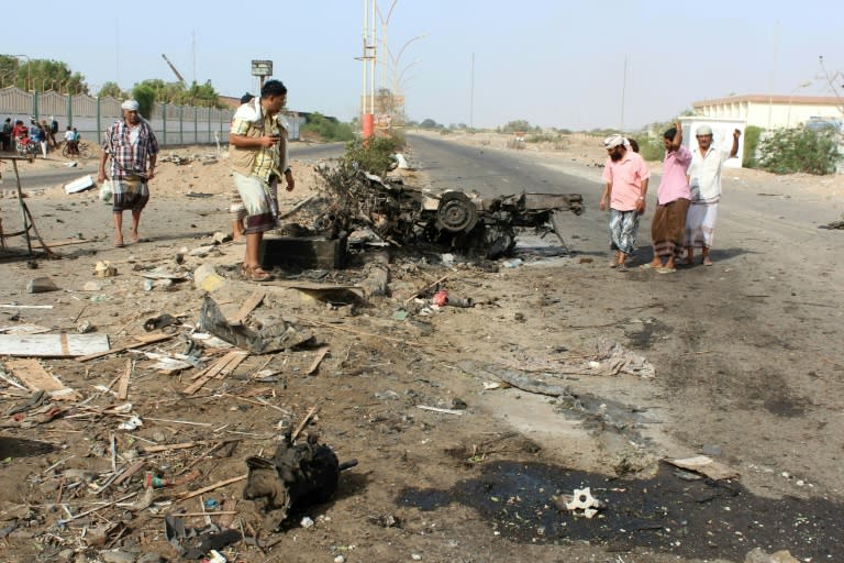 Yemenis gather on March 26, 2016 at the site of a suicide bomb attack that struck the day before checkpoints of Yemeni loyalist forces in Shaab district, on Aden's western outskirts