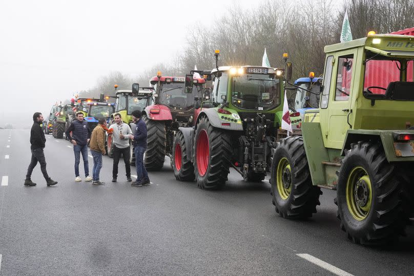 France's two major farmers unions announced they would lift country-wide blockades last Thursday.