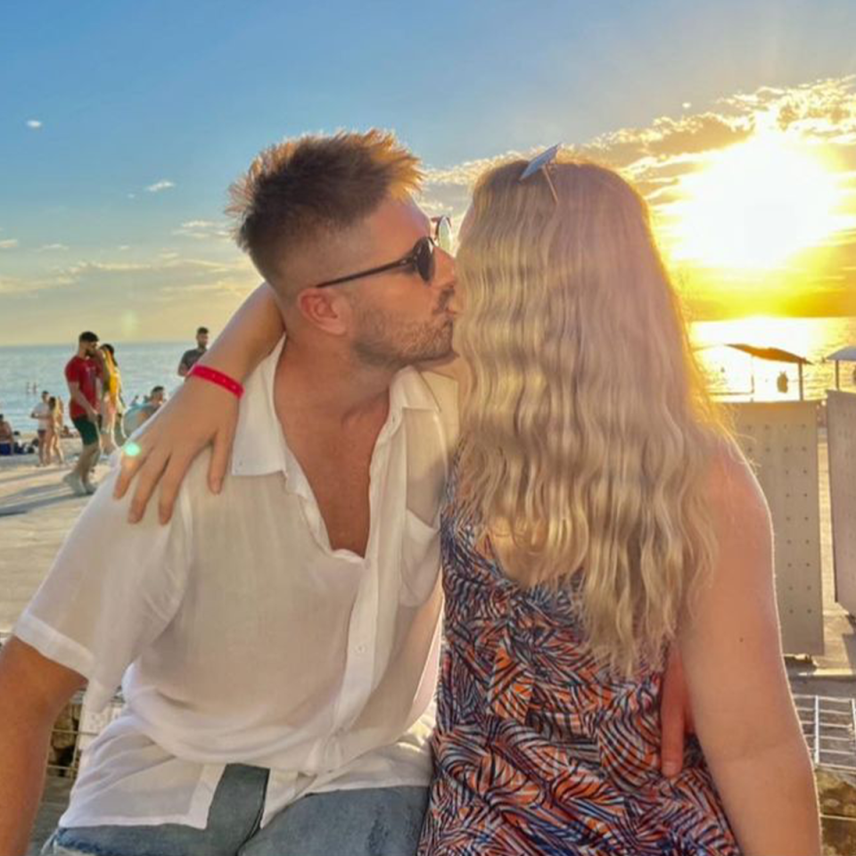 Bryce and Melissa kissing.