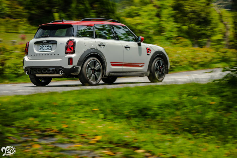 MINI JCW Countryman 有休旅車少見的穩定動態。