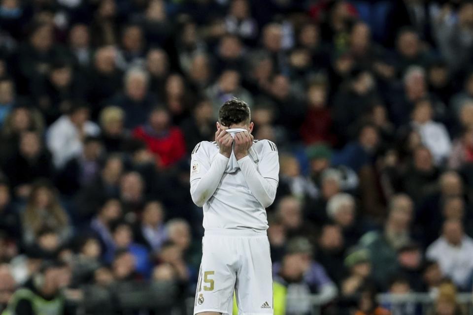 Federico Valverde del Real Madrid reacciona durante el partido de la Copa del Rey contra la Real Sociedad en el estadio Santiago Bernabéu en Madrid, el jueves 6 de febrero de 2020. (AP Foto/Manu Fernández)