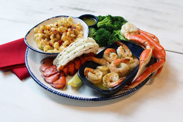 <p>Red Lobster</p> Red Lobster's Flavor Flav's Faves meal