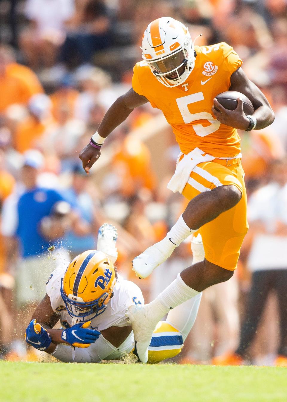 Tennessee quarterback Hendon Hooker (5) avoids a tackle during a football game between the Tennessee Volunteers and the Pittsburgh Panthers in Neyland Stadium on Saturday, Sept. 11, 2021. 