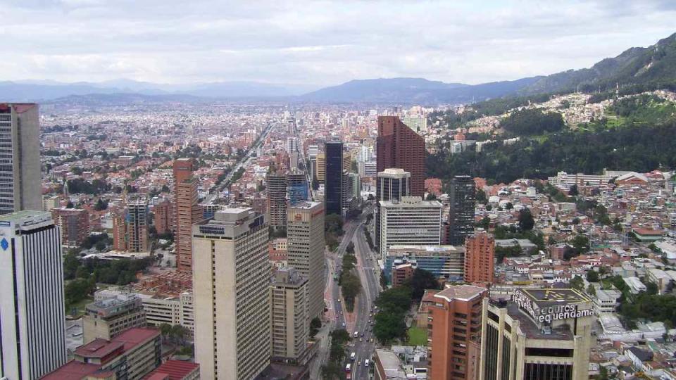 Uno de los problemas para proteger a las edificaciones de los terremotos es la informalidad en la construcción. Solo en Bogotá la cifra llega al 60 %. Foto: Julián Zapata (julianza) - Pixabay