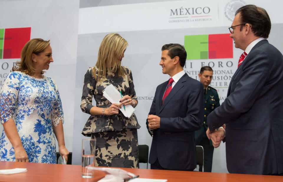 “Buscamos que todos los mexicanos sin distingo alguno pueda tener acceso al sistema financiero”, ya sea a través de las cuentas de ahorro, la contratación de seguros o la obtención de un crédito “para hacer realidad cualquier proyecto”, señaló Peña Nieto.