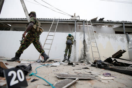 Security personnel seen at the site of an overnight gun battle between troops and suspected Islamist militants, on the east coast of Sri Lanka, in Kalmunai, April 27, 2019. REUTERS/Dinuka Liyanawatte