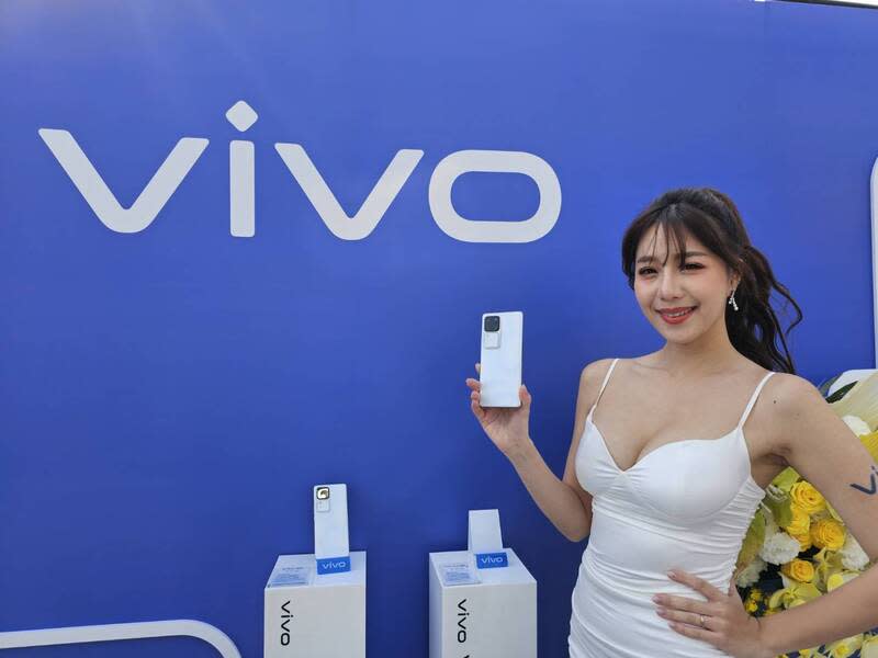 vivo發表新機 搭載蔡司光學鏡頭 vivo發表推出新V30系列智慧人像旗艦，深化與蔡司 的合作，首次將蔡司的光學鏡頭及Ｘ系列同款的VCS 人眼仿生技術搭載於V30系列。 中央社記者江明晏攝  113年3月13日 