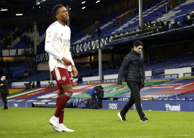 Joe Willock and Mikel Arteta walk off the field