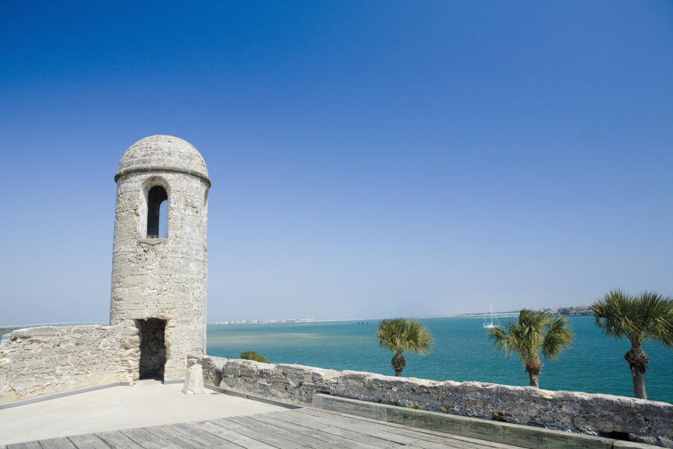 <p><a href="http://staugustine.com/history/castillo-de-san-marcos">After an attack from the English pirate Robert Searles</a><a href="http://staugustine.com/history/castillo-de-san-marcos">&nbsp;in 1668</a>, this fortress was built&nbsp;to protect the settlement at St. Augustine. <a href="http://staugustine.com/history/castillo-de-san-marcos">It still stands today</a>.</p>