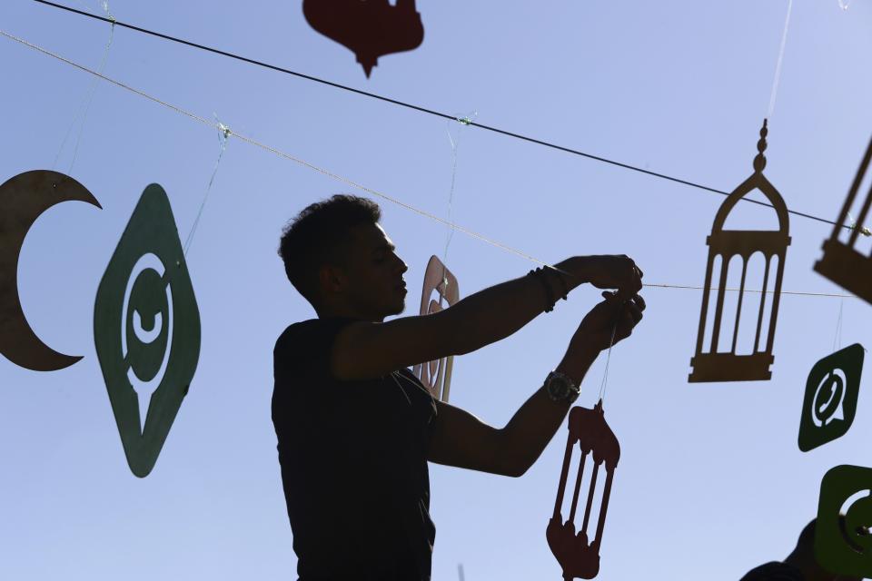 <p>A worker decorates the yard of a coffee shop on the main beach road one day ahead of the holy month of Ramadan, in Gaza City, May 26, 2017. (AP Photo/Adel Hana) </p>