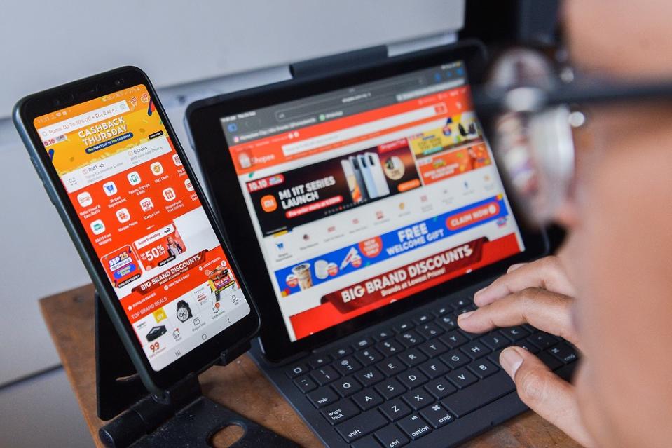 A man uses Shopee to purchase goods online in Kuala Lumpur September 23, 2021. ― Picture by Miera Zulyana