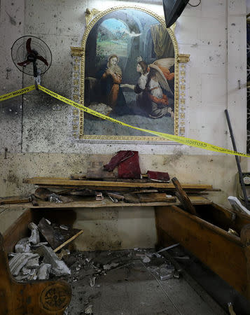 Foto del domingo de una iglesia copta en Egipto tras un atentado con bomba. Abr 9, 2017. Al menos 44 personas murieron y más de 100 resultaron heridas el domingo por dos ataques con bomba en iglesias coptas de Egipto, en eventos que generaron ira y temor entre los cristianos y el despliegue del Ejército en todo el país. REUTERS/Mohamed Abd El Ghany