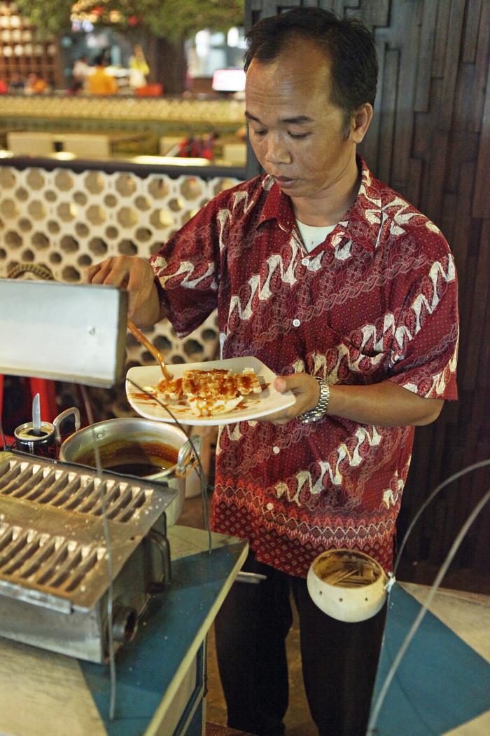  Jakarta's traditional treats 