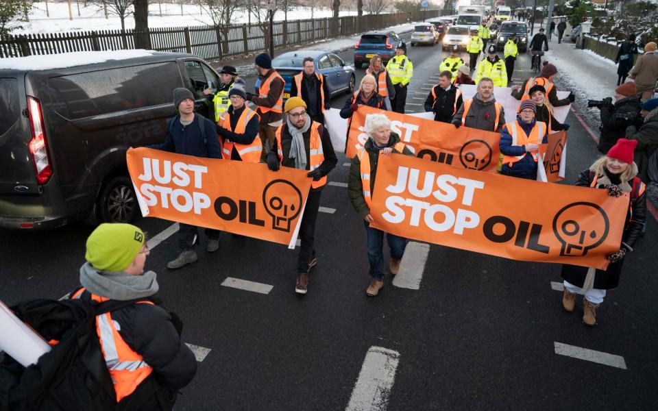 Demonstranten von „Just Stop Oil“ veranstalteten Anfang des Jahres einen langsamen Marsch im Finsbury Park im Norden Londons