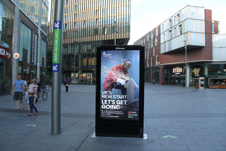 Cartel en Liverpool en el que se habla del Brexit como "un nuevo comienzo". (Photo by David Mbiyu/SOPA Images/LightRocket via Getty Images)