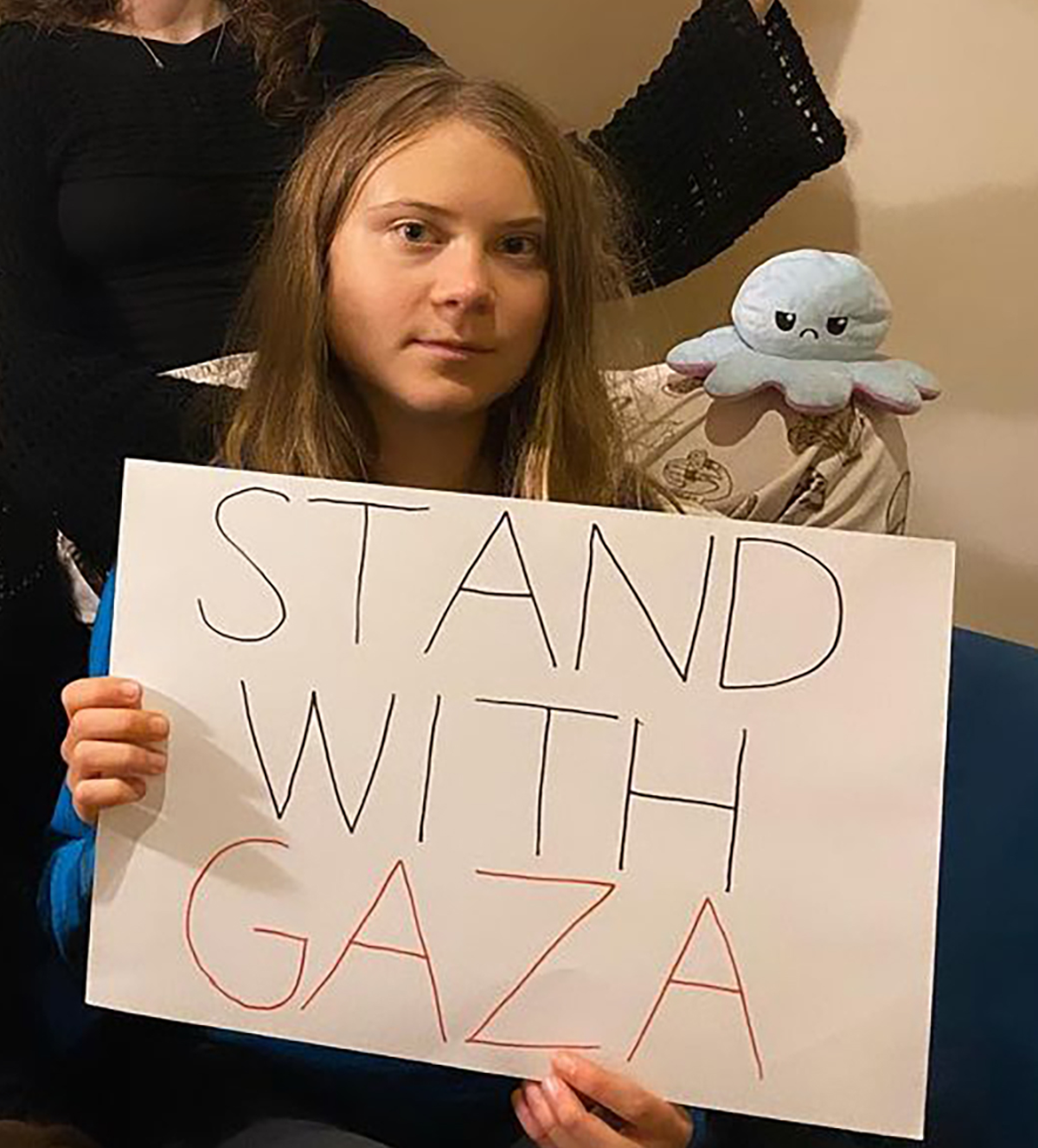 Greta Thunberg posed with a "stand with Gaza" sign (handout)