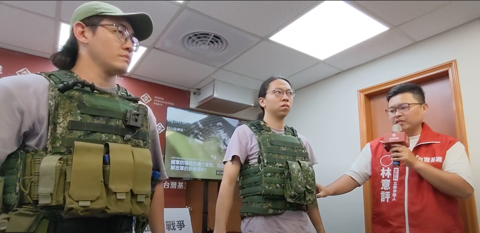 在新北市議員林秉宥於海外測試據稱為國軍公發3級抗彈板後，台灣基進要求國防部，改善國軍官兵個人戰鬥裝備。李佳穎攝