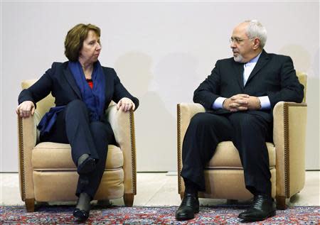 European Union foreign policy chief Catherine Ashton (L) talks with Iranian Foreign Minister Mohammad Javad Zarif during a photo opportunity before the start of three days of closed-door nuclear talks at the United Nations European headquarters in Geneva November 20, 2013. REUTERS/Denis Balibouse