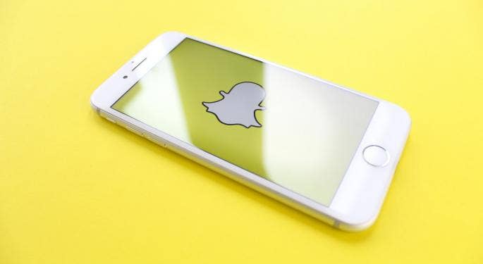 Snap scende dopo gli utili e non dà una guidance: cosa succede?