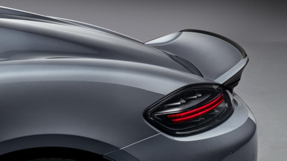 取消大型固定尾翼的718 Spyder RS有更為明顯的鴨尾導流。(圖片來源/ Porsche)