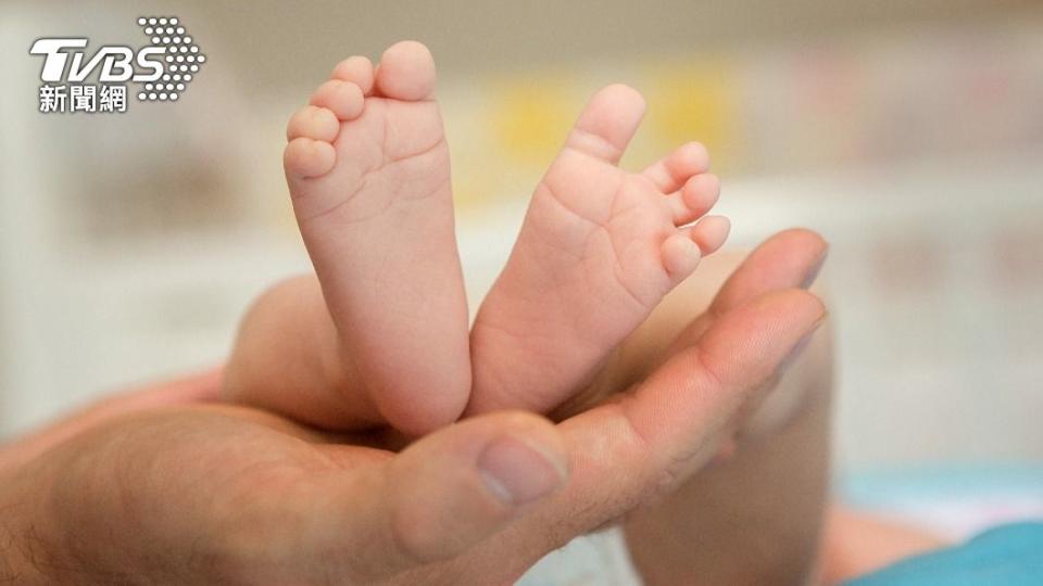 網友捐出自己的卵子，讓其他媽媽順利產下健康的男嬰。（示意圖，非當事人／shutterstock達志影像）
