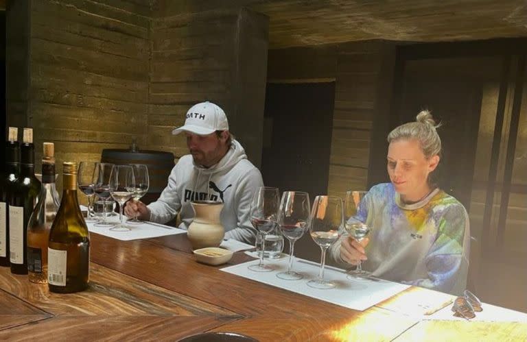 El piloto de la Fórmula 1 Valtteri Bottas disfrutó de una degustación de vinos en Mendoza