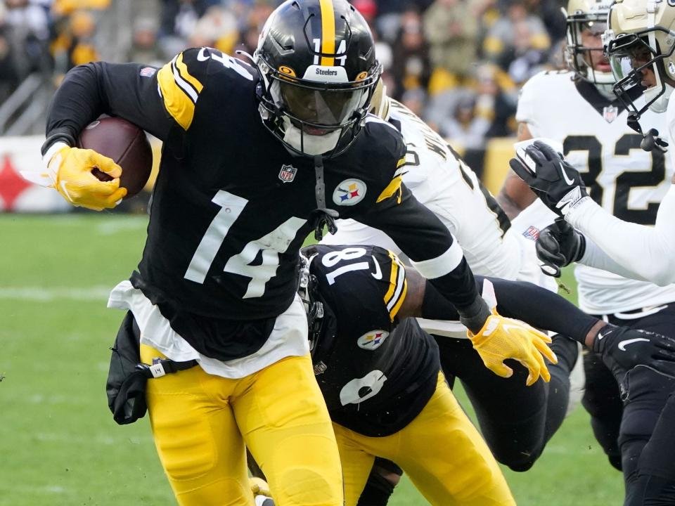 George Pickens runs with the ball against the New Orleans Saints.