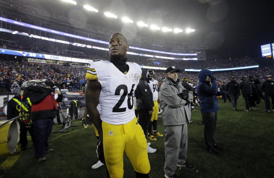 Pittsburgh Steelers running back Le'Veon Bell watches from the sideline as he waits for the end of the AFC championship NFL football game against the New England Patriots, Sunday, Jan. 22, 2017, in Foxborough, Mass. The Patriots won 36-17 to advance to the Super Bowl. (AP Photo/Steven Senne)