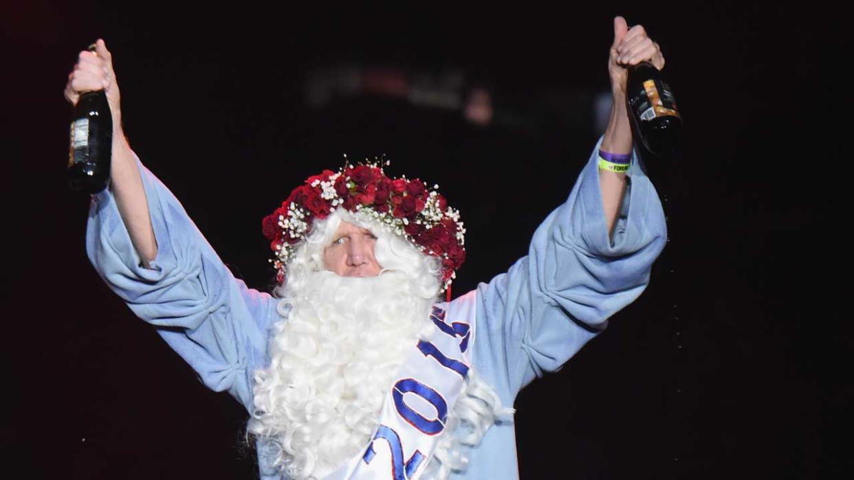  Bill Walton onstage with Dead & Company. 