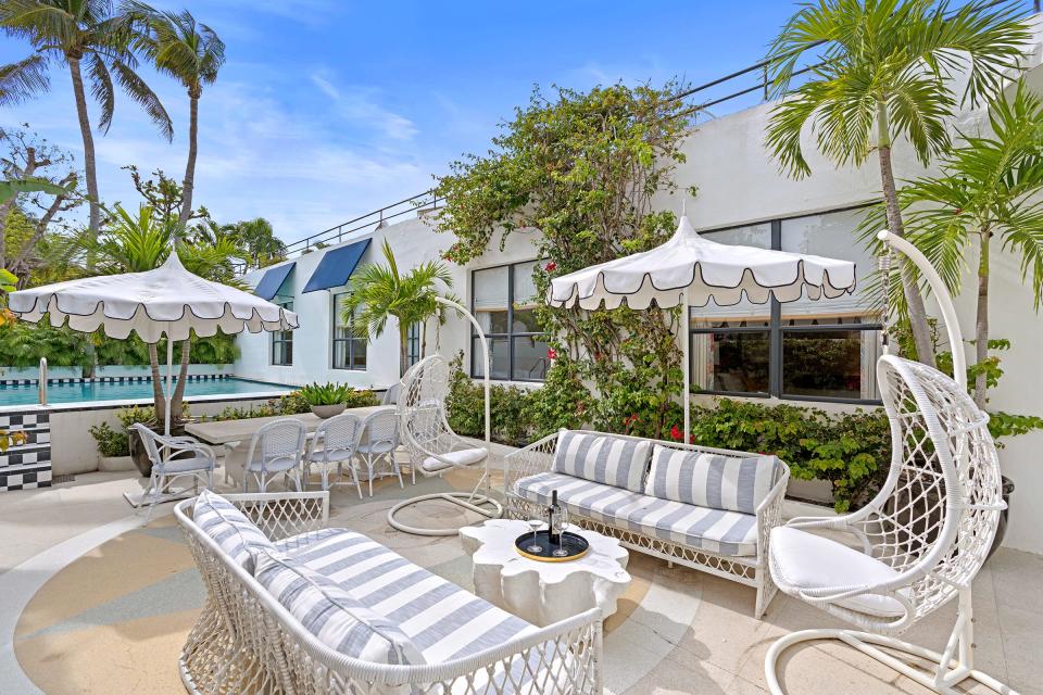 The courtyard’s patio overlooks the swimming pool, which abuts the exterior wall of the house.