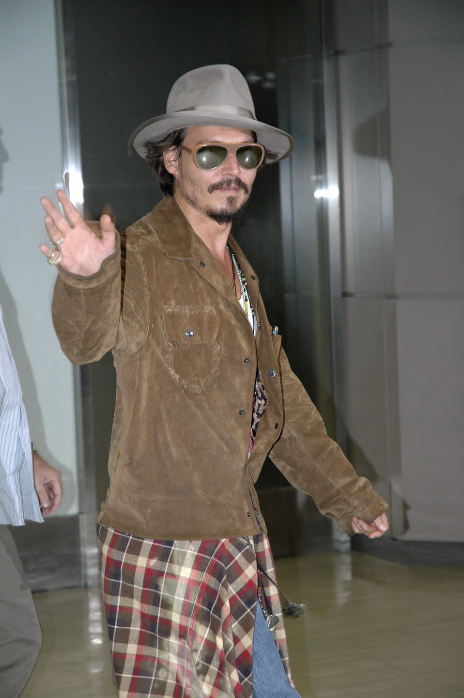 <p>Johnny Depp arrives in Tokyo in 2006 to promote <em>Pirates of the Caribbean: Dead Man's Chest</em>.</p>