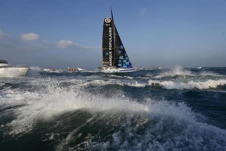 Small craft suround French skipper Armel Le Cleac'h as he sails in the solo round-the-world Vendee Globe race while approching the Les Sables d'Olonne on France's Atlantic coast January 19, 2017. REUTERS/Regis Duvignau