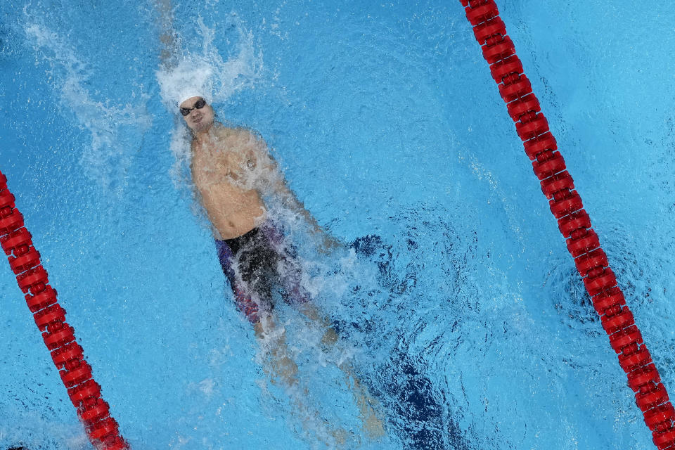 Evgeny Rylov, of the Russian Olympic Committee, swims to victory in the men's 200m backstroke final at the 2020 Summer Olympics, Friday, July 30, 2021, in Tokyo, Japan. (AP Photo/Jeff Roberson)