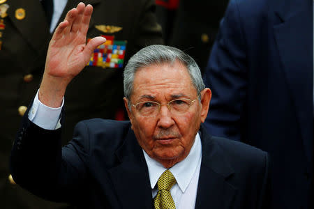 FILE PHOTO - Cuba's President Raul Castro waves to supporters during a ceremony to swear Venezuela's President Nicolas Maduro (not pictured) into office, in Caracas April 19, 2013. REUTERS/Carlos Garcia Rawlins/File Picture
