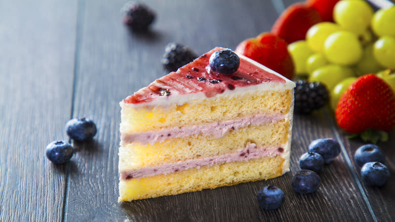 Layer cake filling with berries