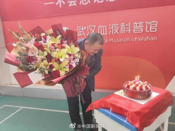 李光明29年來總共捐超過15萬毫升的血。（圖／翻攝自微搏）