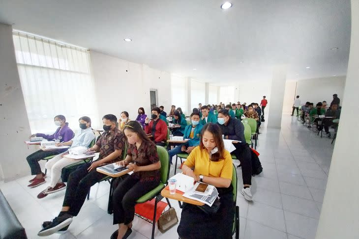 UIN Datokarama menghadirkan mahasiswa non-Muslim dari beberapa perguruan tinggi swasta di Kota Palu pada seminar moderasi beragama, di Palu, Senin (25/7/2022). (ANTARA/Muhammad Hajiji)