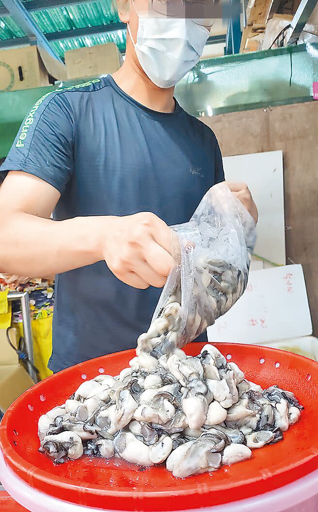 食藥署證實2批從越南進口牡蠣驗出砷含量超標，已將產品退運或銷毀。圖為市售牡蠣，非新聞事件。（鄭任南攝）