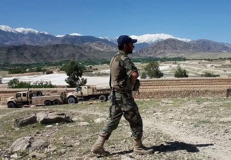 A member of Afghanistan's special forces unit keeps watch in Achin district of Nangarhar province, in eastern Afghanistan April 14, 2017. REUTERS/Parwiz